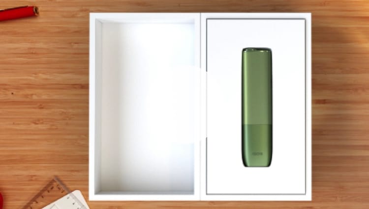 Viis IQOS ILUMA ONE seadet kõikides värvustes seisavad.