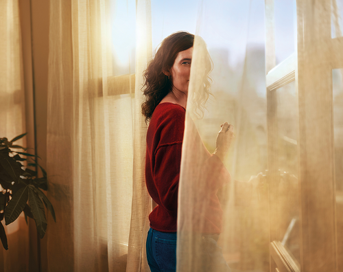 Женщина за кулисами.